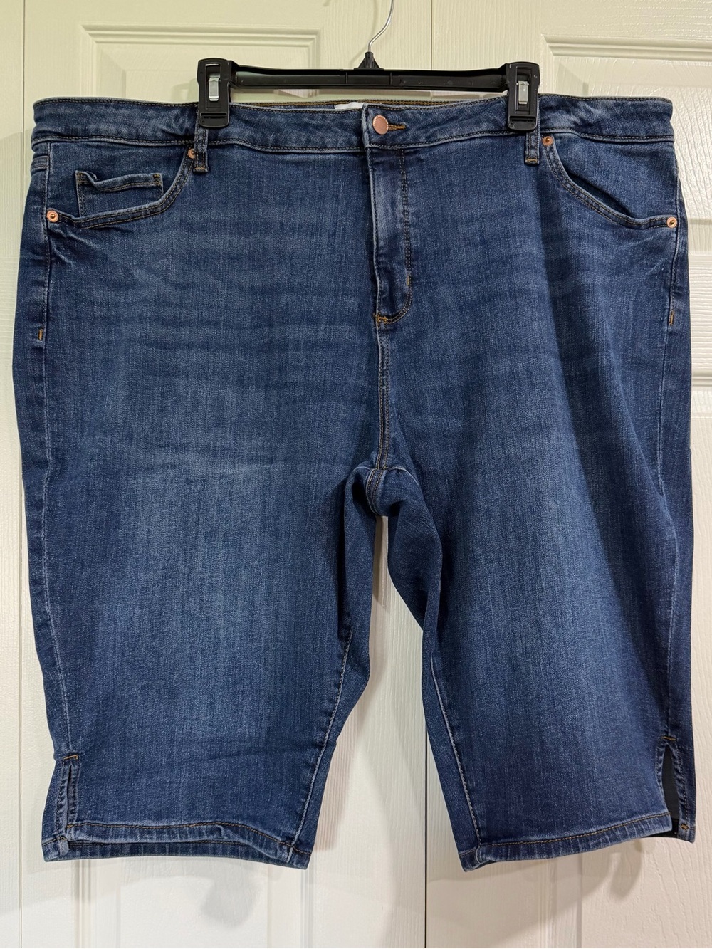 Sonoma Light Blue Mid Rise Capri